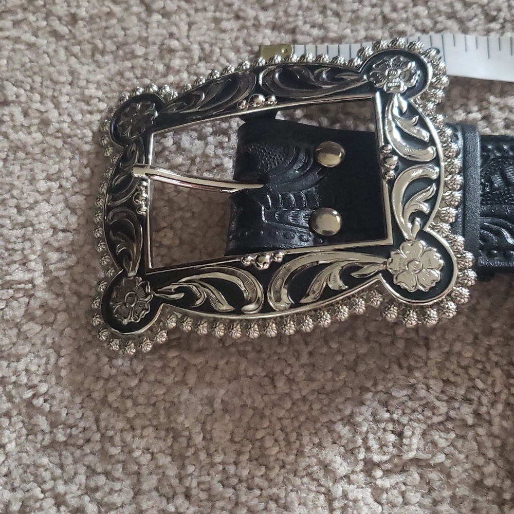 Nooona black leather belt